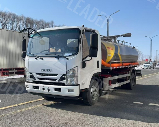 Ассенизатор 8 м3 на шасси ISUZU 700P 4x2